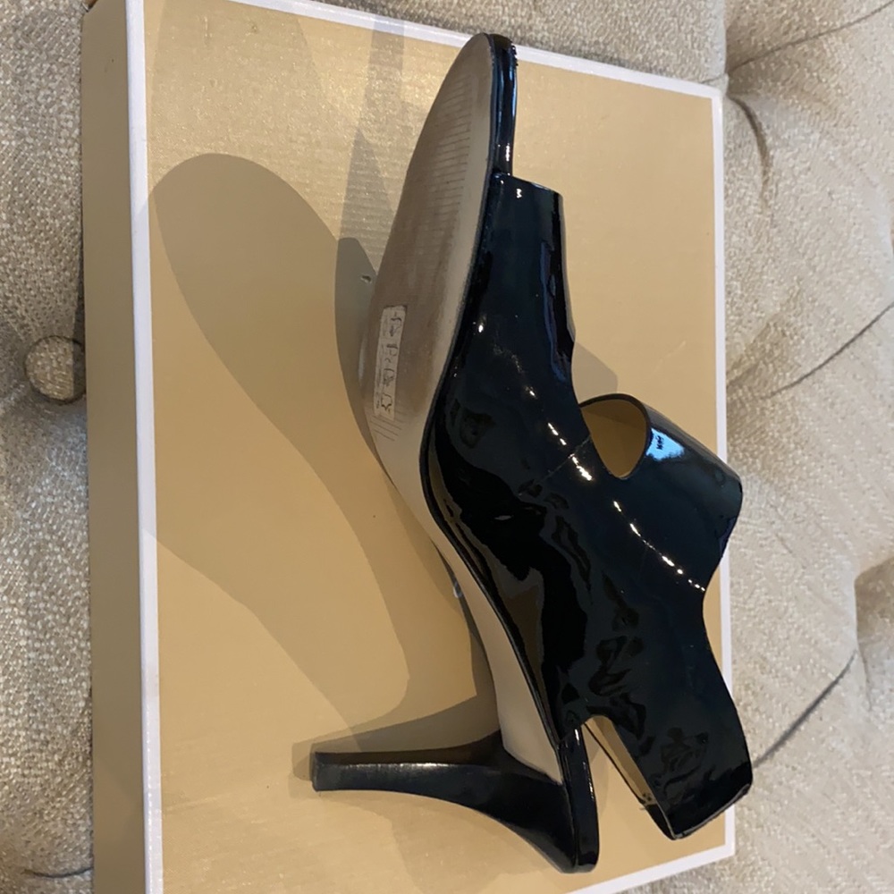 MK Shoes - Picture 5 of 8